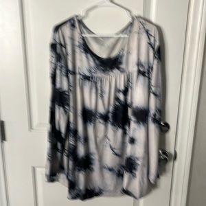 Women’s 24w scoop necked flowy long sleeve tunic top